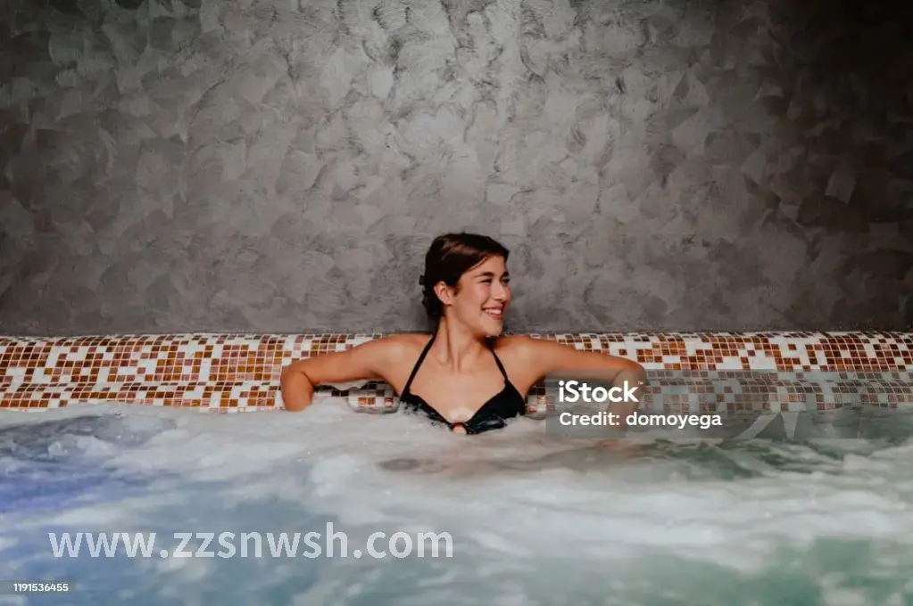 原木与绿植的和谐搭配